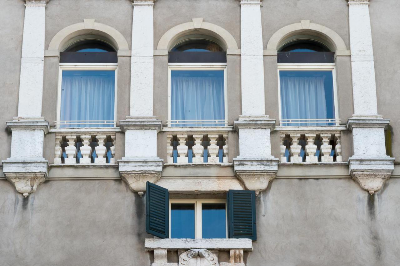 Domus Nova Palace - Italian Homing Vérone Extérieur photo